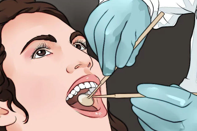 معاینه توسط دندانپزشک